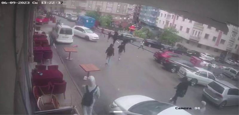 Erzurum’da bıçaklı kavga güvenlik kameralarına yansıdı
