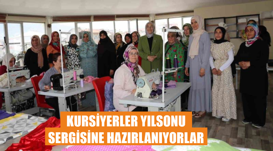 Kursiyerler yılsonu sergisine hazırlanıyorlar