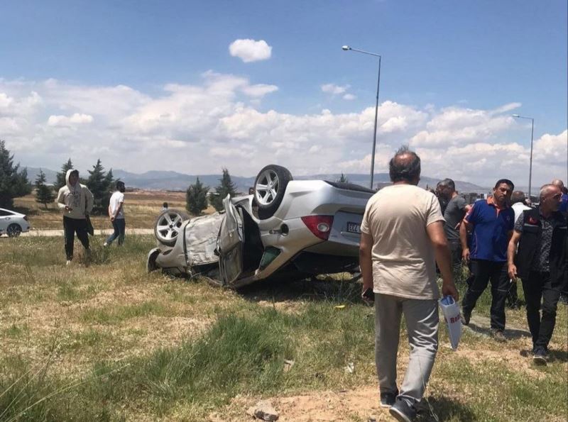 Hurdaya dönen araçtan sağ çıktı
