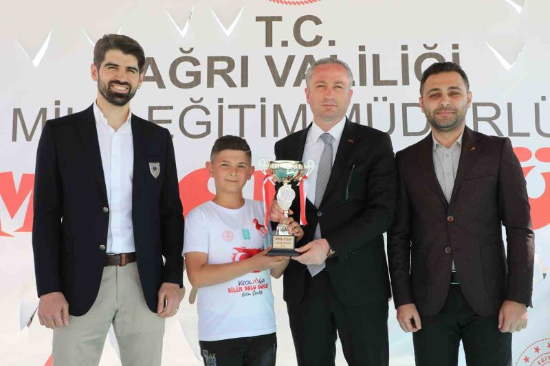 Ağrı’da 35 bin 245 kişinin ziyaret ettiği ‘Bilim Dolu Günler Bilim Şenliği’ ödül töreni düzenlendi
