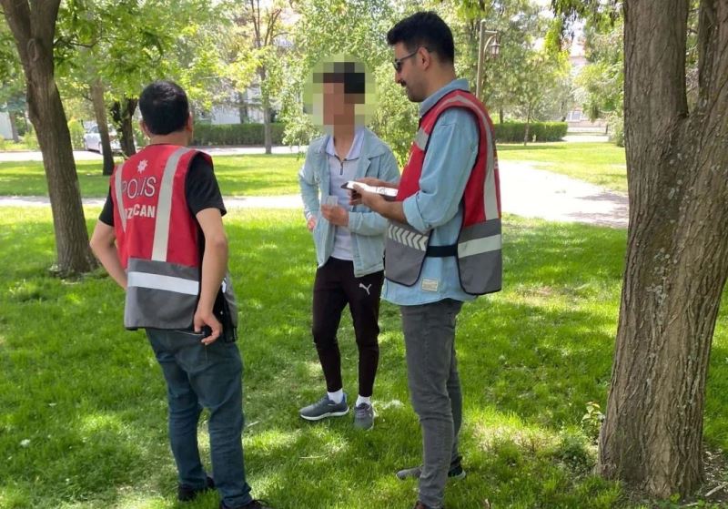 Okul önlerinde polis denetimleri sürüyor

