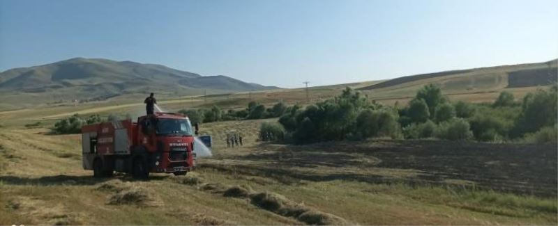 Ağrı’da bir tarla küle döndü
