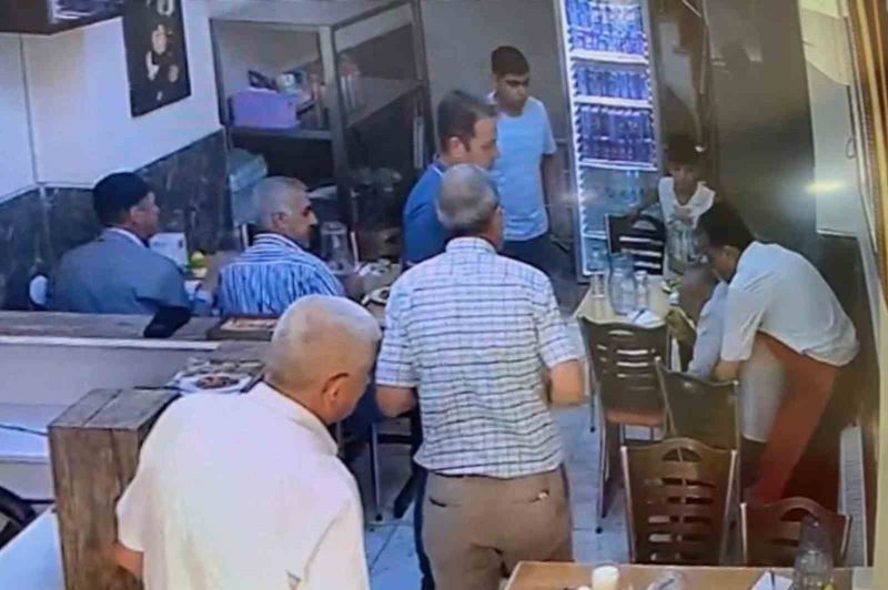 Soluk borusuna yemek kaçan müşterisini ’Heimlich’ ile kurtardı
