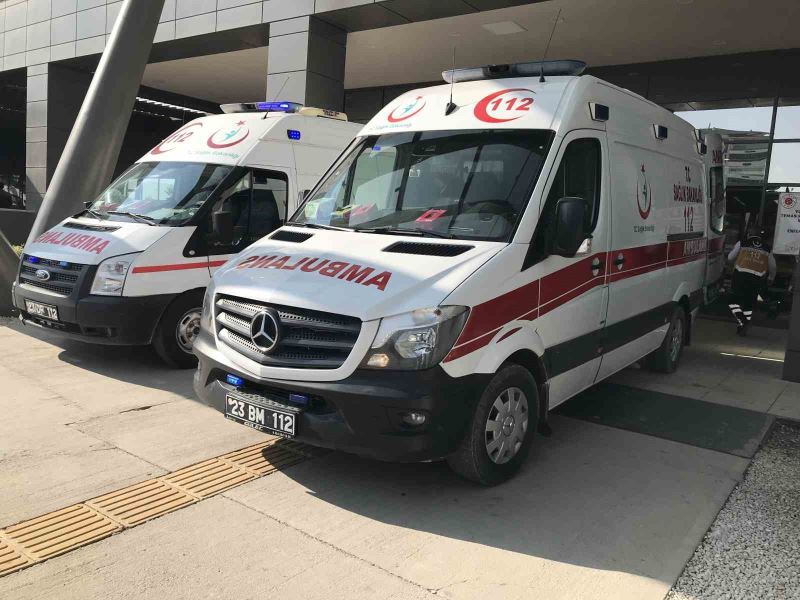 İşçileri taşıyan çapa motoru  şarampole yuvarlandı: 6 yaralı
