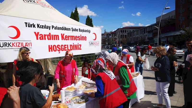 Yetim çocuklara kırtasiye desteği için buluştular

