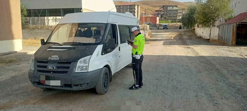 Hakkari’de okul servisleri denetlendi

