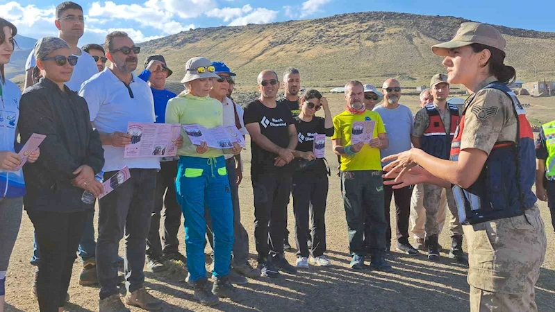 Süphan Dağı eteklerinde ‘kadına şiddete hayır’ etkinliği
