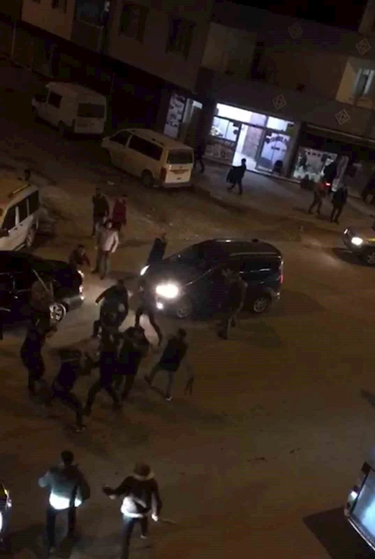 Iğdır’da meydan muharebesini aratmayan kavga; Sandalyeler, sopalar, taşlar havada uçuştu
