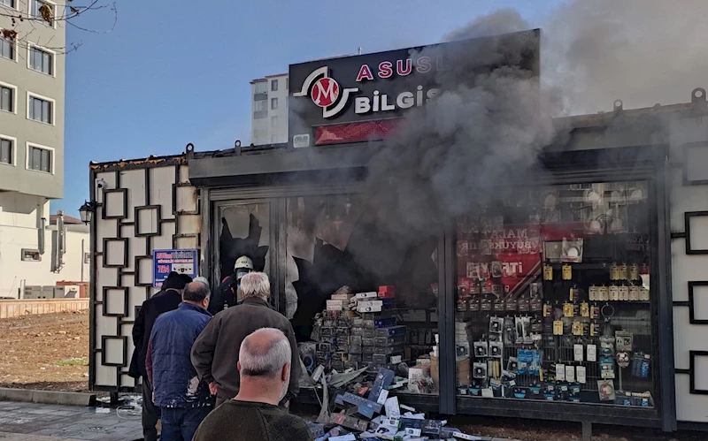 Malatya’da konteyner iş yerinde çıkan yangın büyümeden söndürüldü
