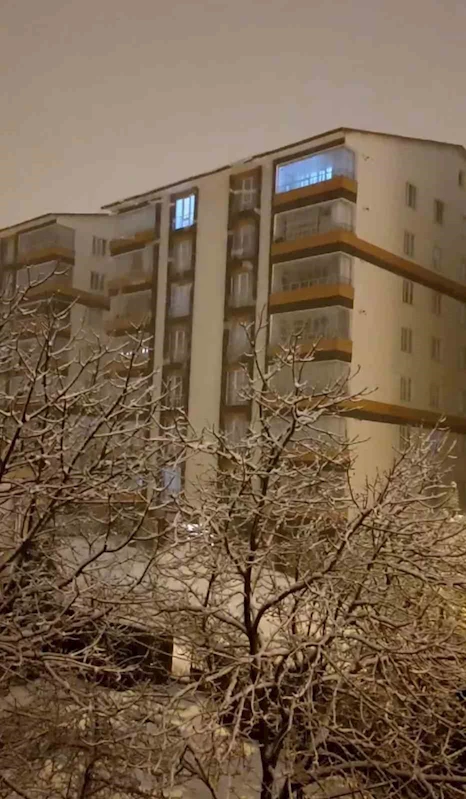 Çatıdan düşen kar kütlelerine dikkat
