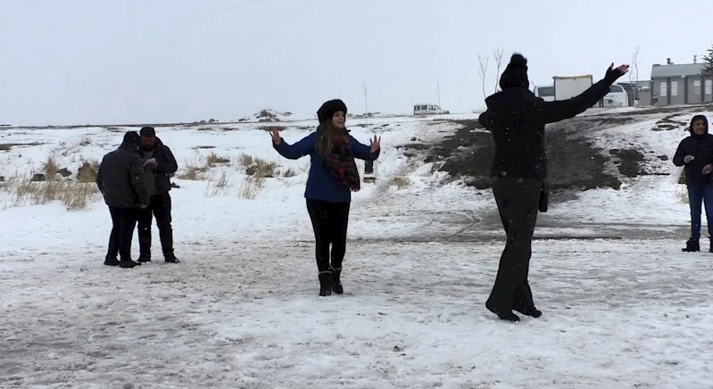 Kars’ta buz üstünde Kafkas dansı

