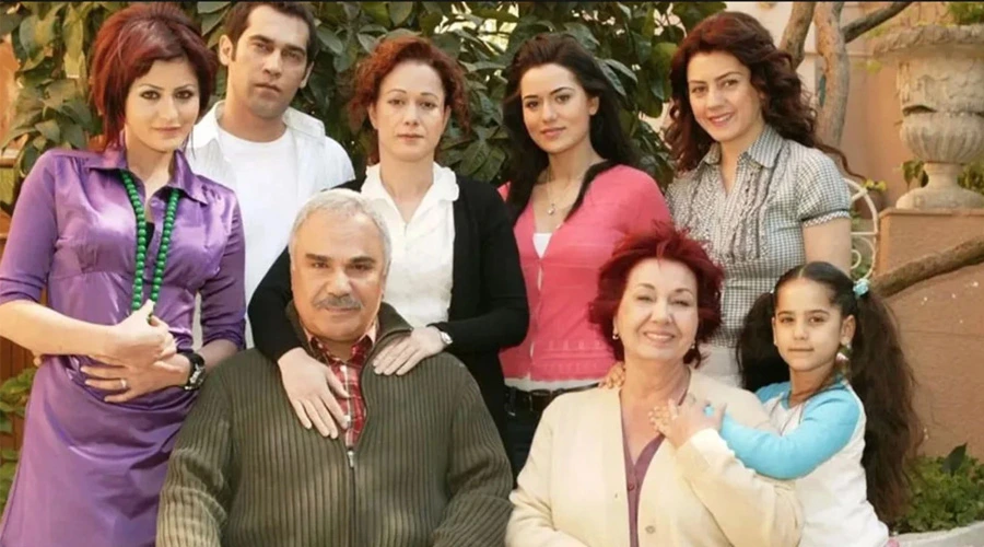 Yaprak Dökümü Ekibi Yıllar Sonra Buluştu: Ali Rıza Bey, Fikret ve Cevriye Nostalji Rüzgarı Estirdi!