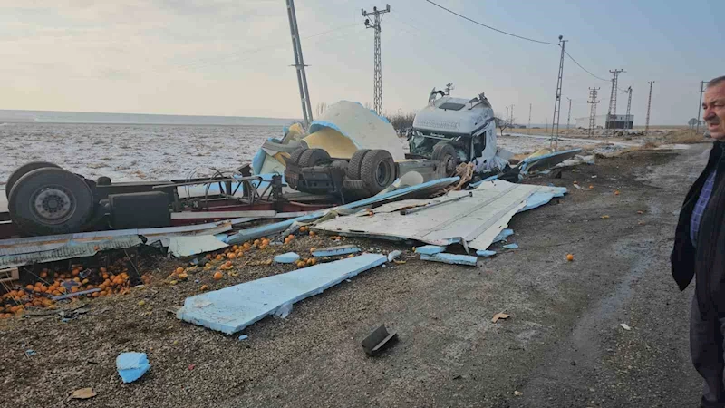 Portakal yüklü tır devrildi: 1 yaralı
