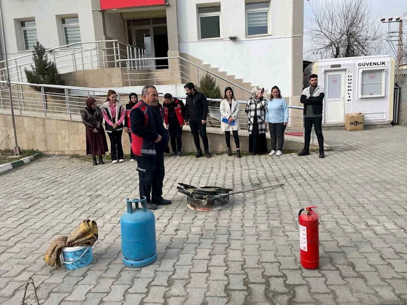 Iğdır Belediyesi yangın söndürme eğitimleri devam ediyor
