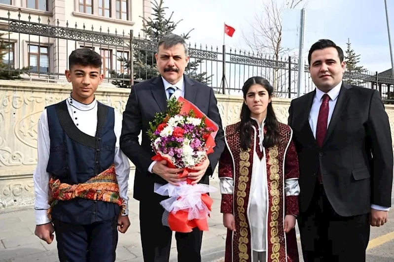 Vali Çiftçi Köprüköy’de

