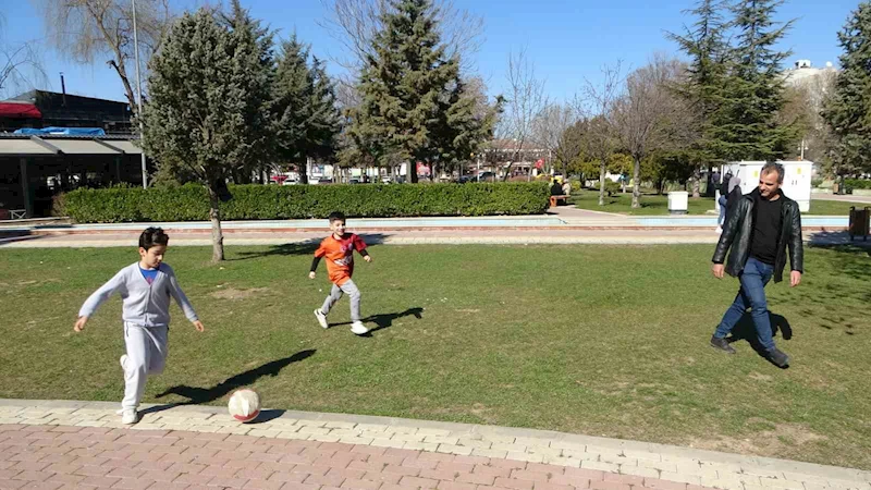 Malatya’da güzel hava “kışı” unutturdu

