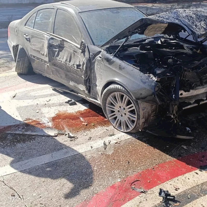 Elazığ’da araç kaldırıma çarptı: 1 yaralı
