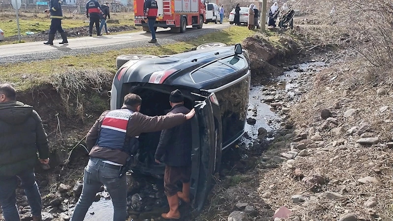 Elazığ’da otomobil yoldan çıkıp takla attı: 1 yaralı
