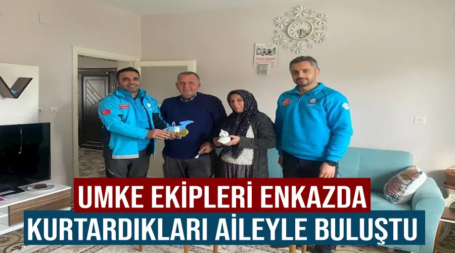 Van UMKE ekipleri enkazda kurtardıkları aileyle buluştu
