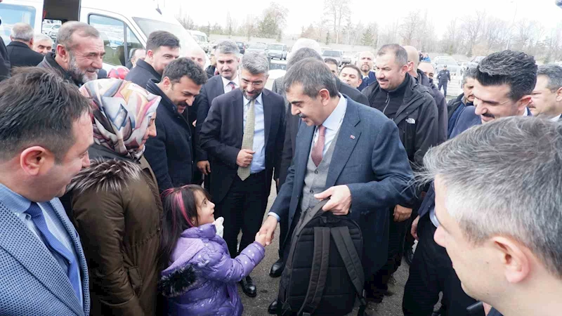 Milli Eğitim Bakanı Yusuf Tekin, mahalle muhtarları ile kahvaltıda araya geldi
