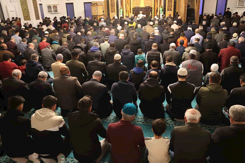 İlk teravih namazında camiler doldu
