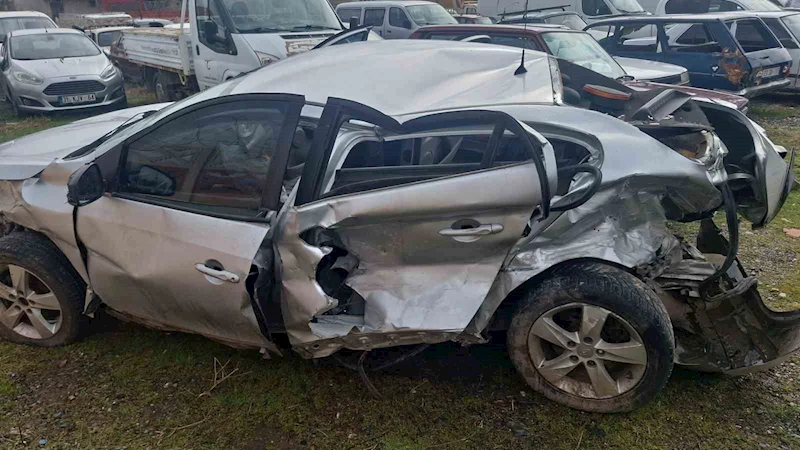 Elazığ’da otomobil bariyerlere çarptı: 1 ölü
