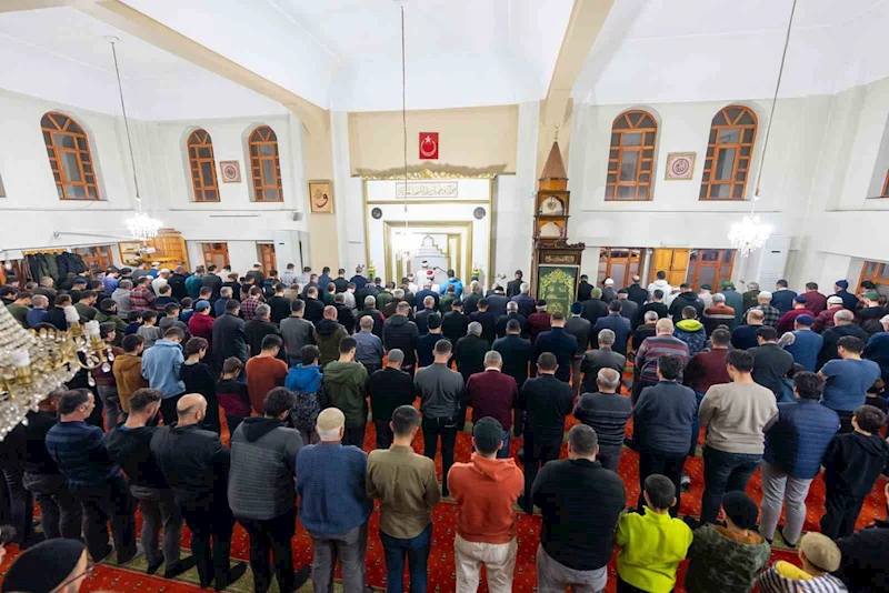 Ramazan ayının ilk teravih namazı kılındı
