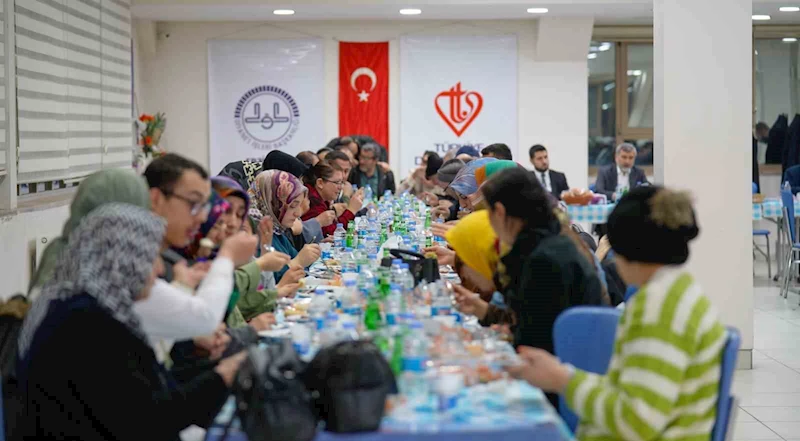 “İyilik Buluşmaları” kapsamında iftar sofrasında engelli ve hafız öğrencilerle buluşuldu
