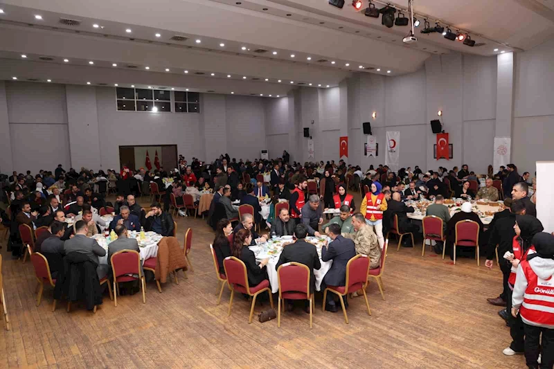 Şehit yakınları ve gaziler iftar yemeğinde bir araya geldi
