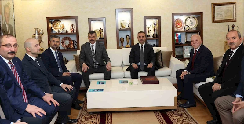 Bakan Kacır’dan Başkan Sekmen’e övgü
