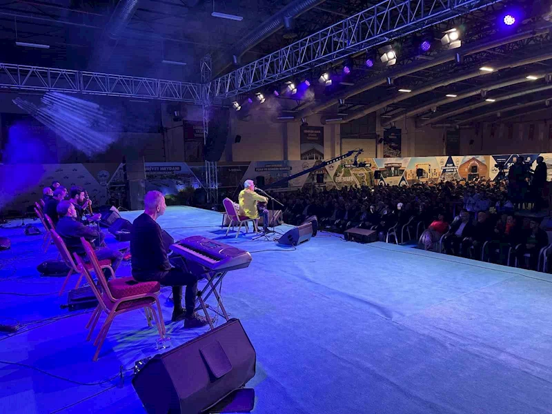 Esat Kabaklı Elazığlılarla buluştu
