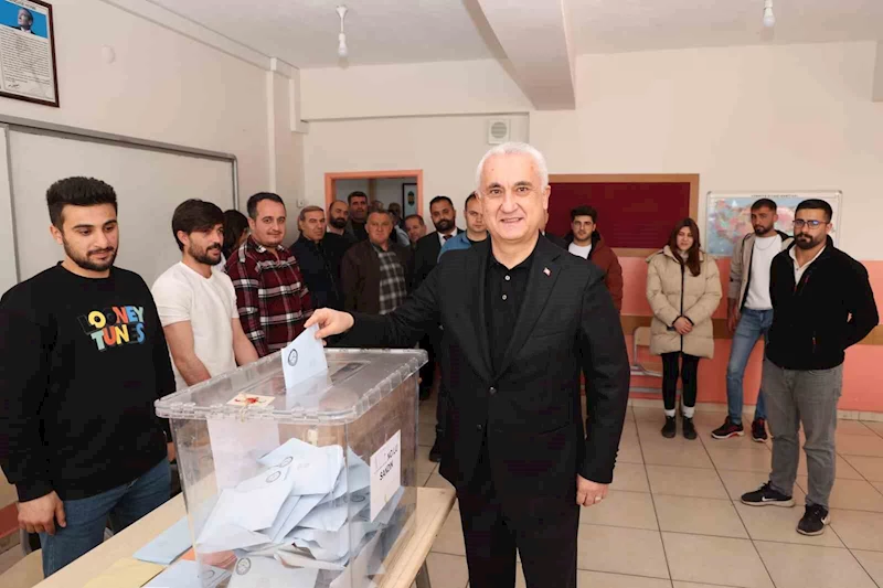 Muş Valisi Çakır, oyunu kullandı
