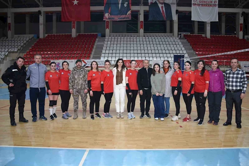 Emniyetin kadınları finalde
