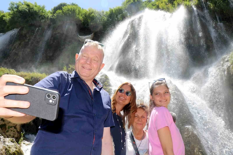Girlevik Şelalesi bayramda vatandaşların uğrak yeri oldu
