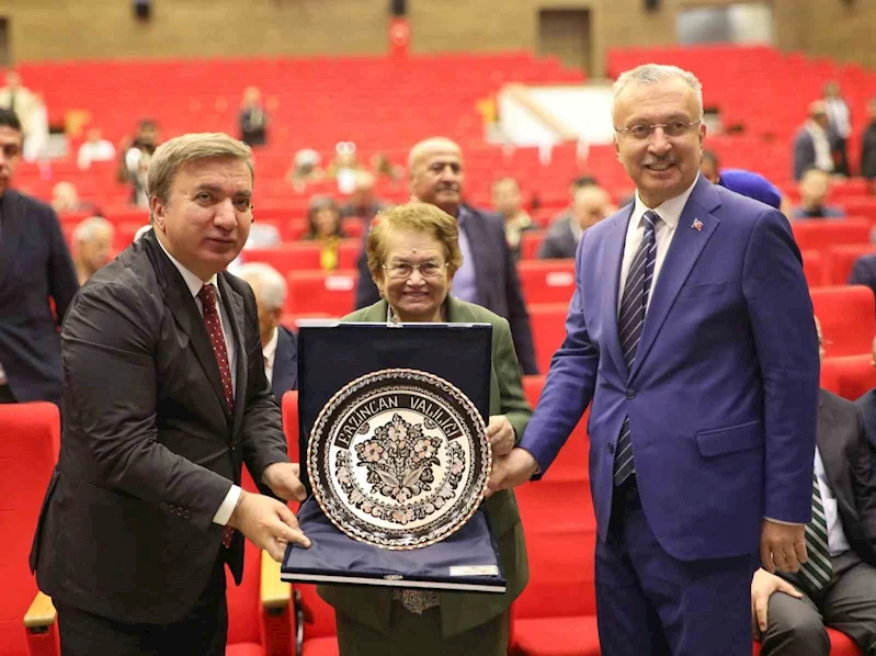 Eski Başbakan Akbulut, anıldı
