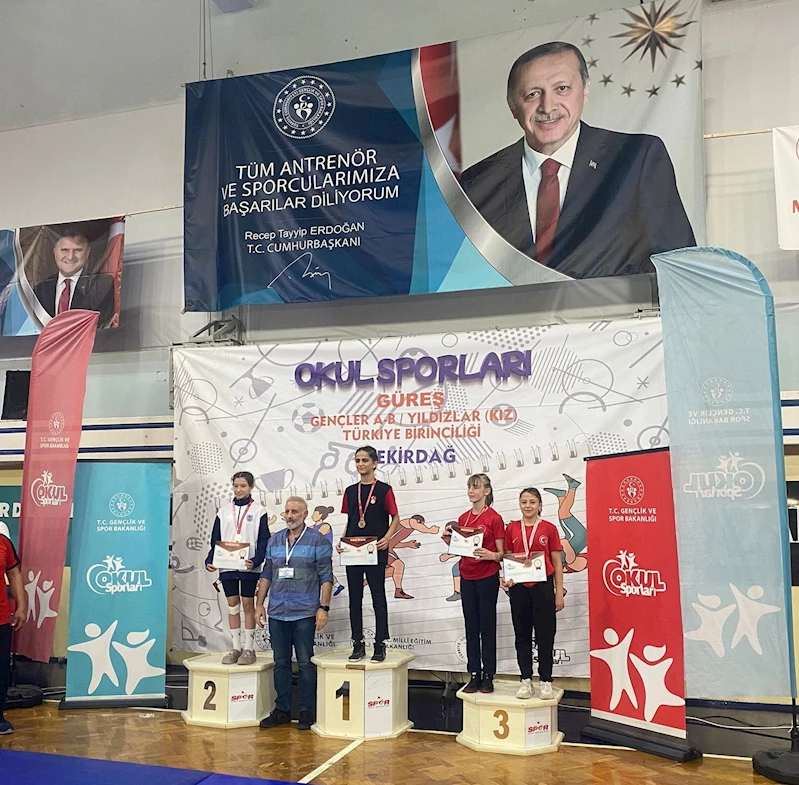 Okullar arası güreş şampiyonasında Bingöl rüzgarı
