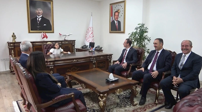 Yeni vali makama oturur oturmaz çikolata istedi
