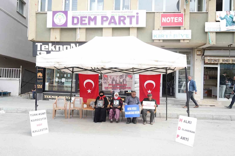 Muşlu annelerin evlat nöbeti devam ediyor
