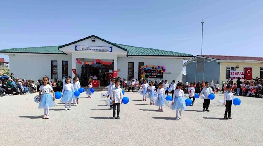 Tuşba’da 23 Nisan coşkuyla kutlandı