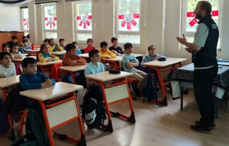 Kars’ta öğrenciler siber suçlara karşı bilgilendirildi
