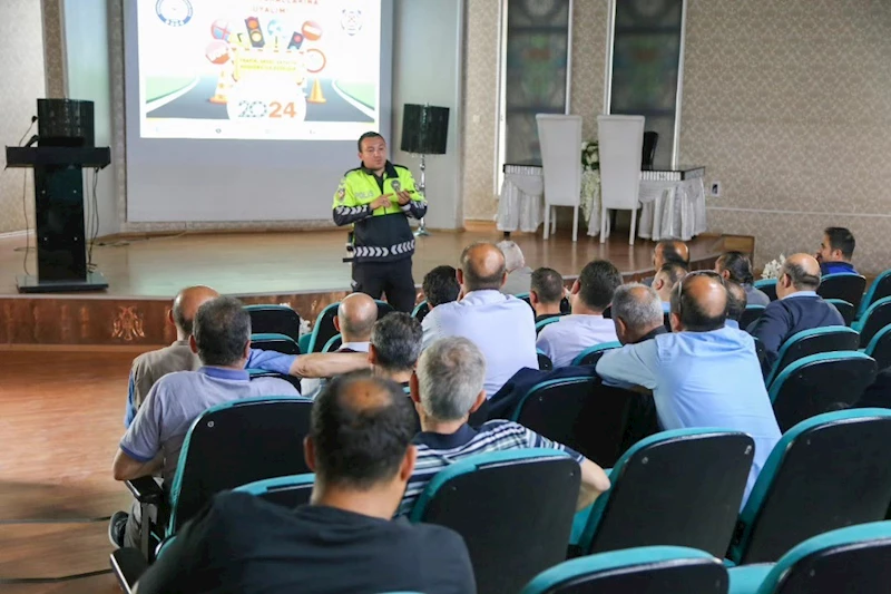 Şoförlere trafik eğitimi verildi
