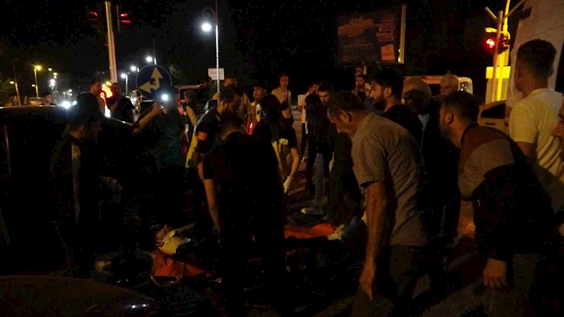 Üç aracın karıştığı kazada ortalık savaş alanına döndü: 3 yaralı
