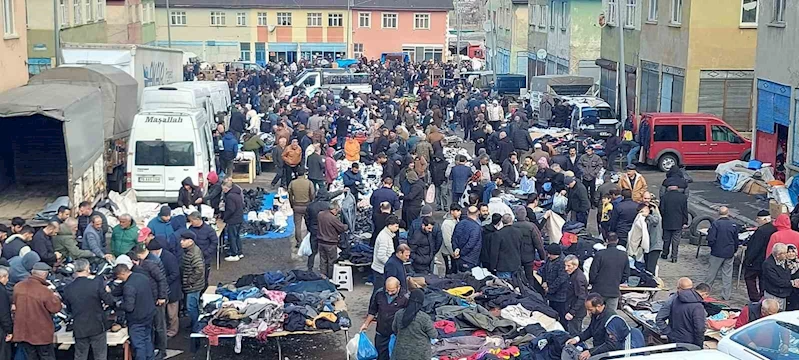 Pazarda bayram yoğunluğu
