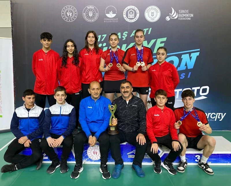 Erzincanlı badmintoncular 4 farklı branşta Türkiye şampiyonluğu kazandı
