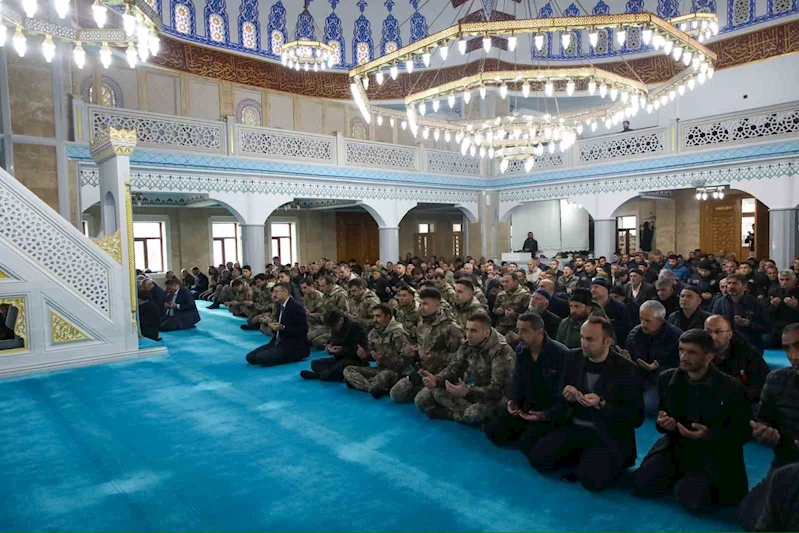 Hakkari’de şehitler için mevlit okutuldu
