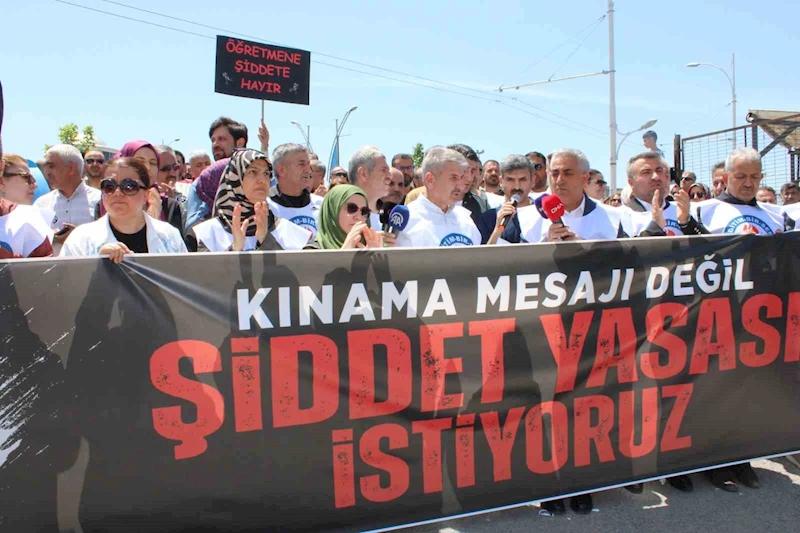 Malatya’da öğretmenler şiddete karşı eylemdeydi
