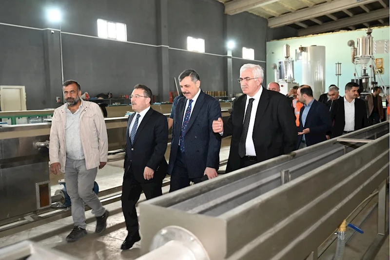 Vali Çiftçi, milletvekilleriyle 2. OSB’de incelemelerde bulundu
