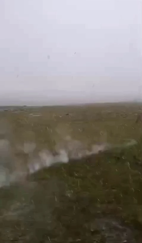 Bir metre ötelerine düşen yıldırım büyük korku yaşattı
