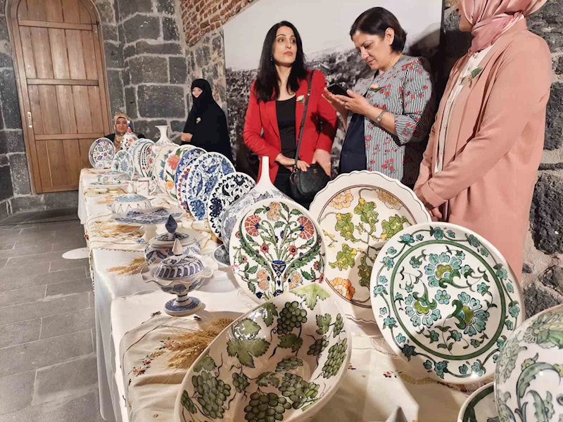 Kars’ta çini sergisi göz kamaştırdı

