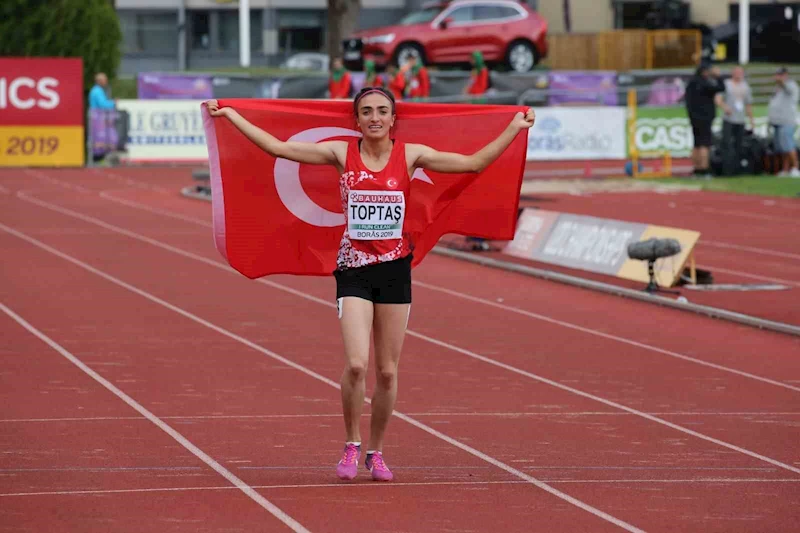 Karslı atletler madalyaları topladı
